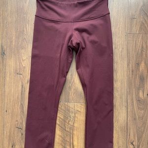 Lululemon leggings
Wonder under crop 23”, Burgundy, Size 6